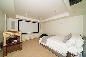 Elegant & Cozy Escape West Vancouver