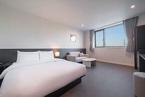 Workers Hotel Daejeon by Aank