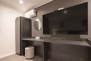 Workers Hotel Daejeon by Aank