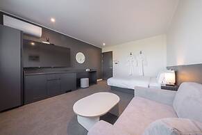 Workers Hotel Daejeon by Aank