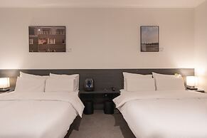 Workers Hotel Daejeon by Aank
