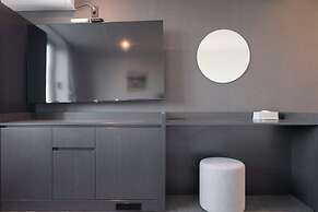 Workers Hotel Daejeon by Aank