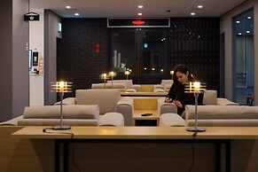 Workers Hotel Daejeon by Aank