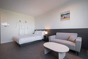 Workers Hotel Daejeon by Aank