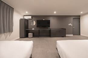 Workers Hotel Daejeon by Aank