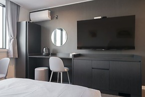 Workers Hotel Daejeon by Aank