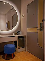 Qube Hotel by 98hospitality