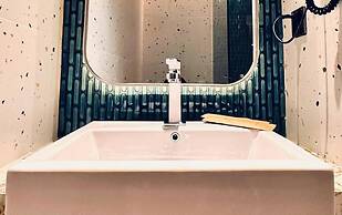 Qube Hotel by 98hospitality