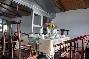 Crystal Palace Hotel