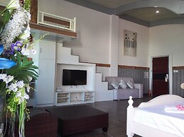 Crystal Palace Hotel