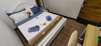 Crystal Palace Hotel