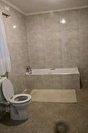 2 Bedroomed House With a Lovely Garden - 2177