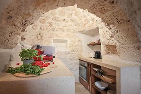 TD Trullo Titiro w Wine Cellar Vineyard Pool