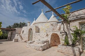 TD Trullo Titiro w Wine Cellar Vineyard Pool