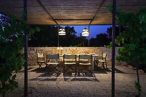 TD Trullo Titiro w Wine Cellar Vineyard Pool
