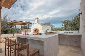 TD Trullo Titiro w Wine Cellar Vineyard Pool