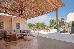TD Trullo Titiro w Wine Cellar Vineyard Pool