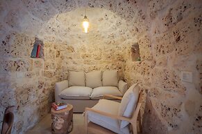 TD Trullo Titiro w Wine Cellar Vineyard Pool