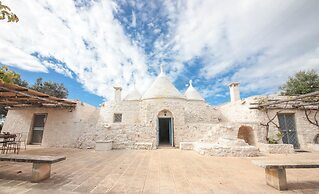 TD Trullo Titiro w Wine Cellar Vineyard Pool