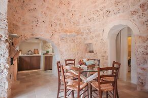 TD Trullo Titiro w Wine Cellar Vineyard Pool