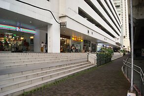 The Beacon Makati by mvmtransient