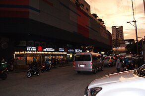 The Beacon Makati by mvmtransient