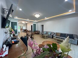 Chang Phueak Chao Samran Beach