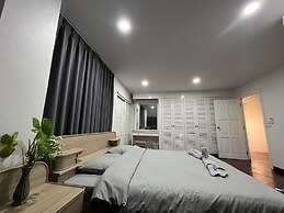 Chang Phueak Chao Samran Beach