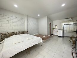 Chang Phueak Chao Samran Beach