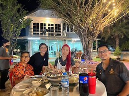 Chang Phueak Chao Samran Beach