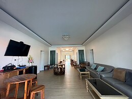 Chang Phueak Chao Samran Beach