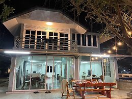 Chang Phueak Chao Samran Beach