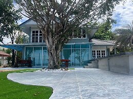 Chang Phueak Chao Samran Beach