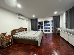 Chang Phueak Chao Samran Beach