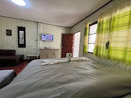 Chang Phueak Chao Samran Beach