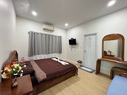 Chang Phueak Chao Samran Beach