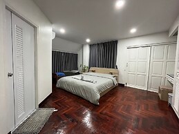 Chang Phueak Chao Samran Beach