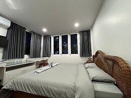 Chang Phueak Chao Samran Beach