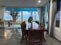 Chang Phueak Chao Samran Beach