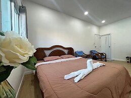 Chang Phueak Chao Samran Beach