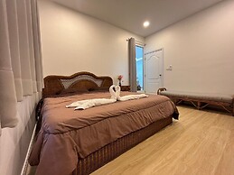 Chang Phueak Chao Samran Beach