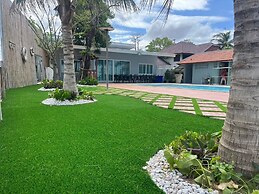 Chang Phueak Chao Samran Beach