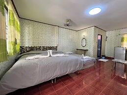 Chang Phueak Chao Samran Beach