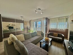 Maxim Family Apartment Budva