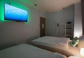 Ekkamai Buds & Beds - 420 Hostel