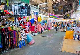 Ekkamai Buds & Beds - 420 Hostel