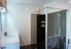 Ekkamai Buds & Beds - 420 Hostel