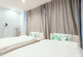 Ekkamai Buds & Beds - 420 Hostel