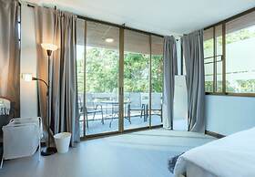 Ekkamai Buds & Beds - 420 Hostel