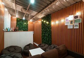 Ekkamai Buds & Beds - 420 Hostel